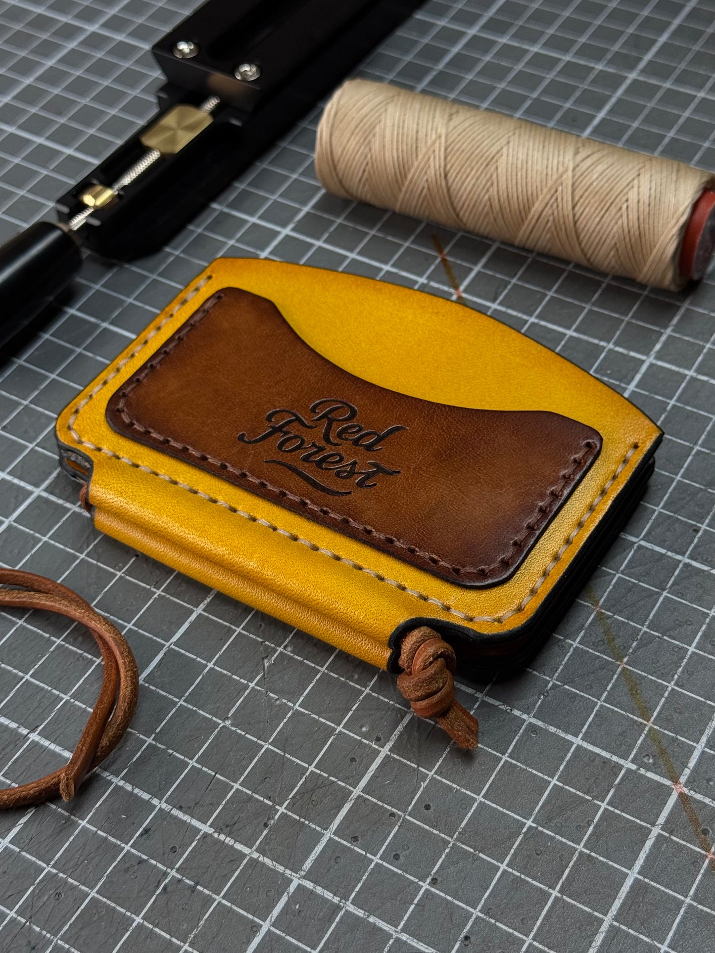 Handmade Leather Cardholder with Lace Mechanism | 6 Card Slots