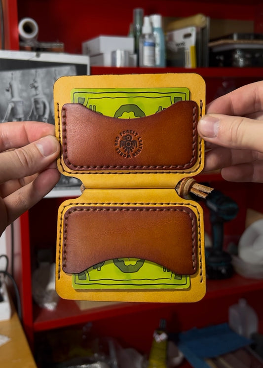 Handmade Leather Cardholder with Lace Mechanism | 6 Card Slots