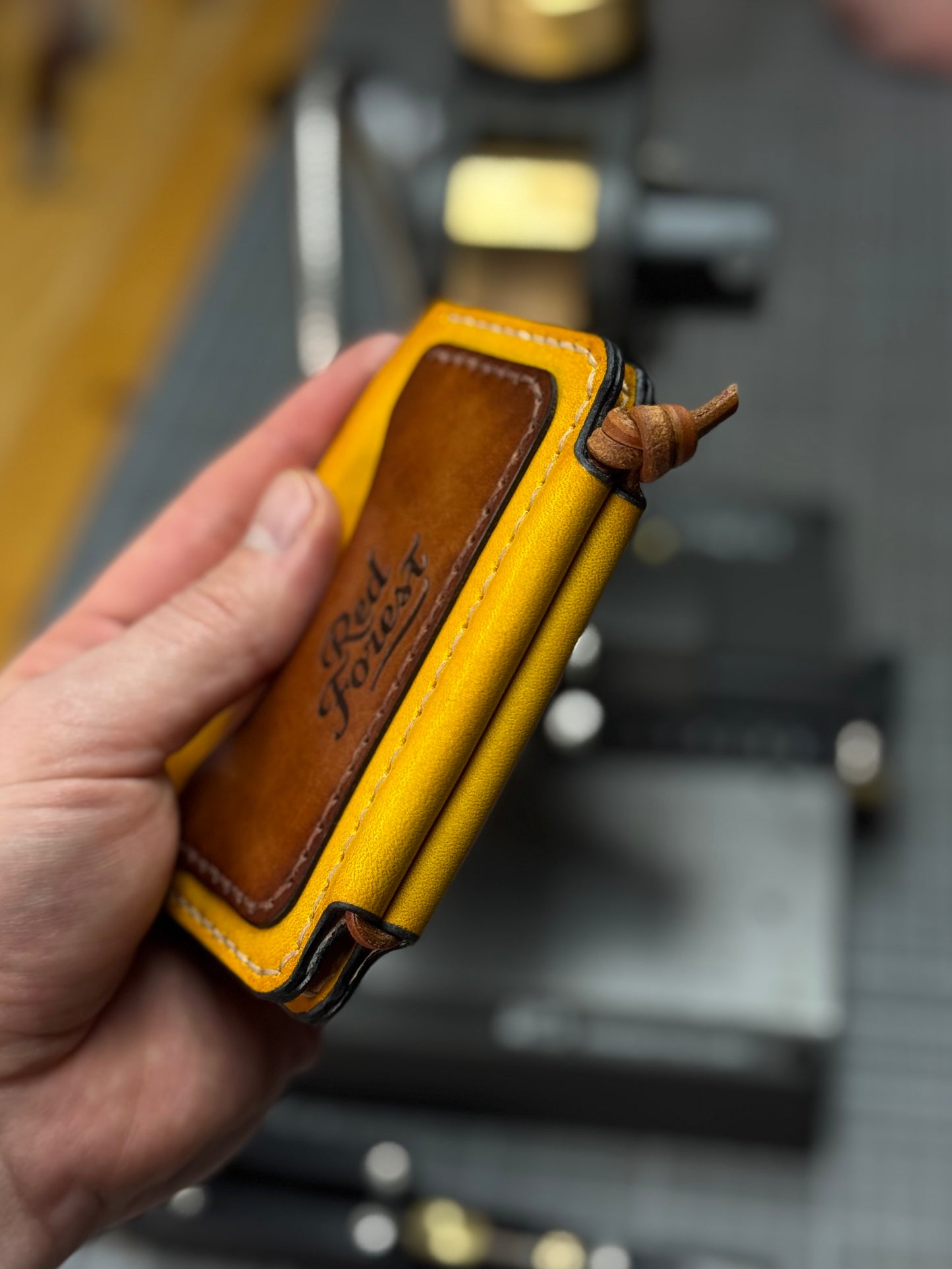 Handmade Leather Cardholder with Lace Mechanism | 6 Card Slots